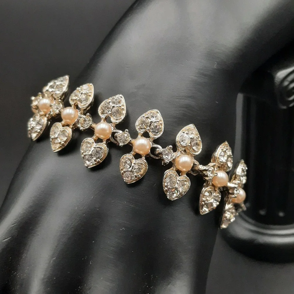 VTG Heart Cluster Rhinestone & Faux Pearl Link Bracelet – Gold Tone Floral Style